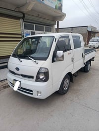 كيا دبل 2015 محرك 2700..  سيارة نظيفة شرط الفحص  سعر 140 وبيها مجال......