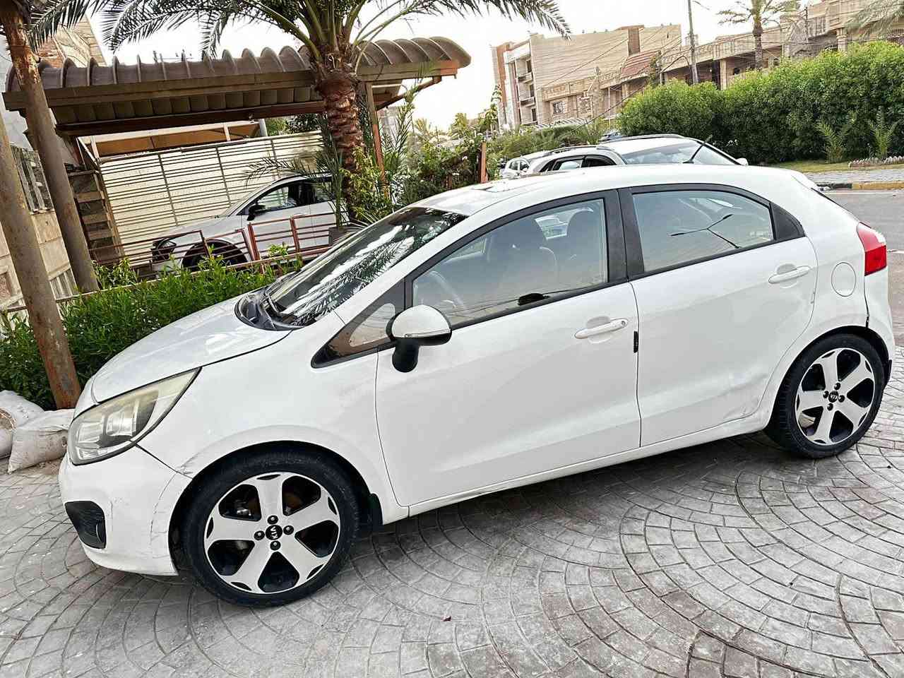 موديل ٢٠١٤
رقم اربيل
بيها طخات وضربة بقبغ الجنطة
فتحة 
مري كهرباء
حساسات خلفية
محرك ١٤٠٠ دوش
ماشية ٩٤ 
كير ومحرك مكفول بغداد, العراق


**إذا كنت صاحب هذا الإعلان وتريد حذفه لأي سبب، رجاءا أرسل رسالة إلى الدعم الفني**