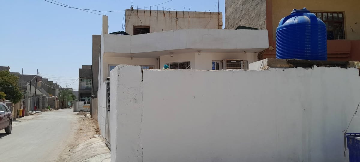 المساحه ١٢٠متر
غرفتين نوم صاله واستقبال ومطبخ وصحيات
خدمات كامله تبليط وماء ومجاري وكهرباء
طابو زراعي سند ٢٥
السعر 75 وبي مجال
استفسار الاتصال على الرقم
***********
***********
