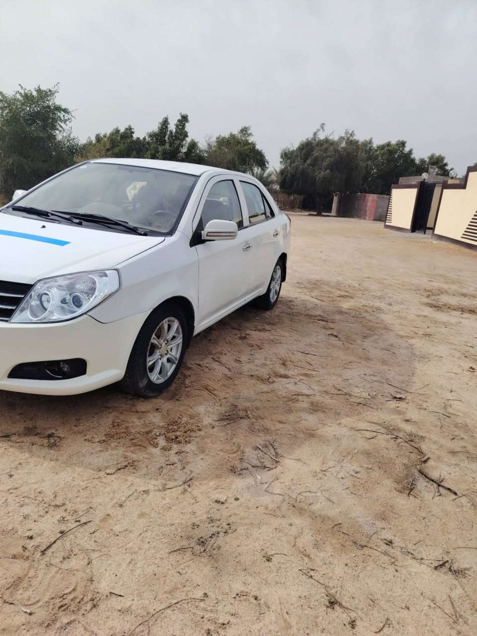 من رخصت الاائدمن المحترم سياره جيلي امكي موديل 2013كير ومحرك وحداديه خير من الله تبريد. نقص غاز تدفئه شغااله. تخم تاير كهربائيات كله شغاله. رقم بابل سنويه. لل 28. سياره شرط.  امداور. كير عادي سياره خير من الله وترايك وين ميعجبك
السعر 37 وبيه مجال قليل 
اخوان مكلف بل نشر 
رقم صاحب السياره
***********
