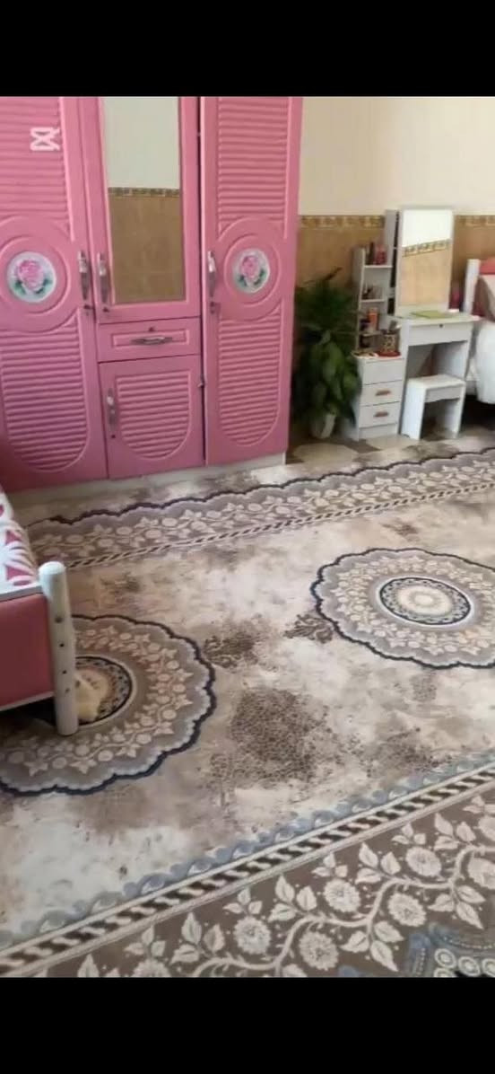على بركة الله
 يوجد لدينا دار للبيع
مساحة 100 متر طابق ونص الشارع عرضة 20 متر
الطابق الاول يحتوي على استقبال مطبخ غرفه صاله صحيات
الطابق الثاني يحتوي على غرفة صالة صحيات
البناء عام 2019
البيت صب مو عكادة
السعر 110 وبي مجال
العنوان/ النجف حي الميلاد منطقة الأساتذة مقابيل مركز السلام
✅للاستفسار تواصل معنا خاص


**إذا كنت صاحب هذا الإعلان وتريد حذفه لأي سبب، رجاءا أرسل رسالة إلى الدعم الفني**