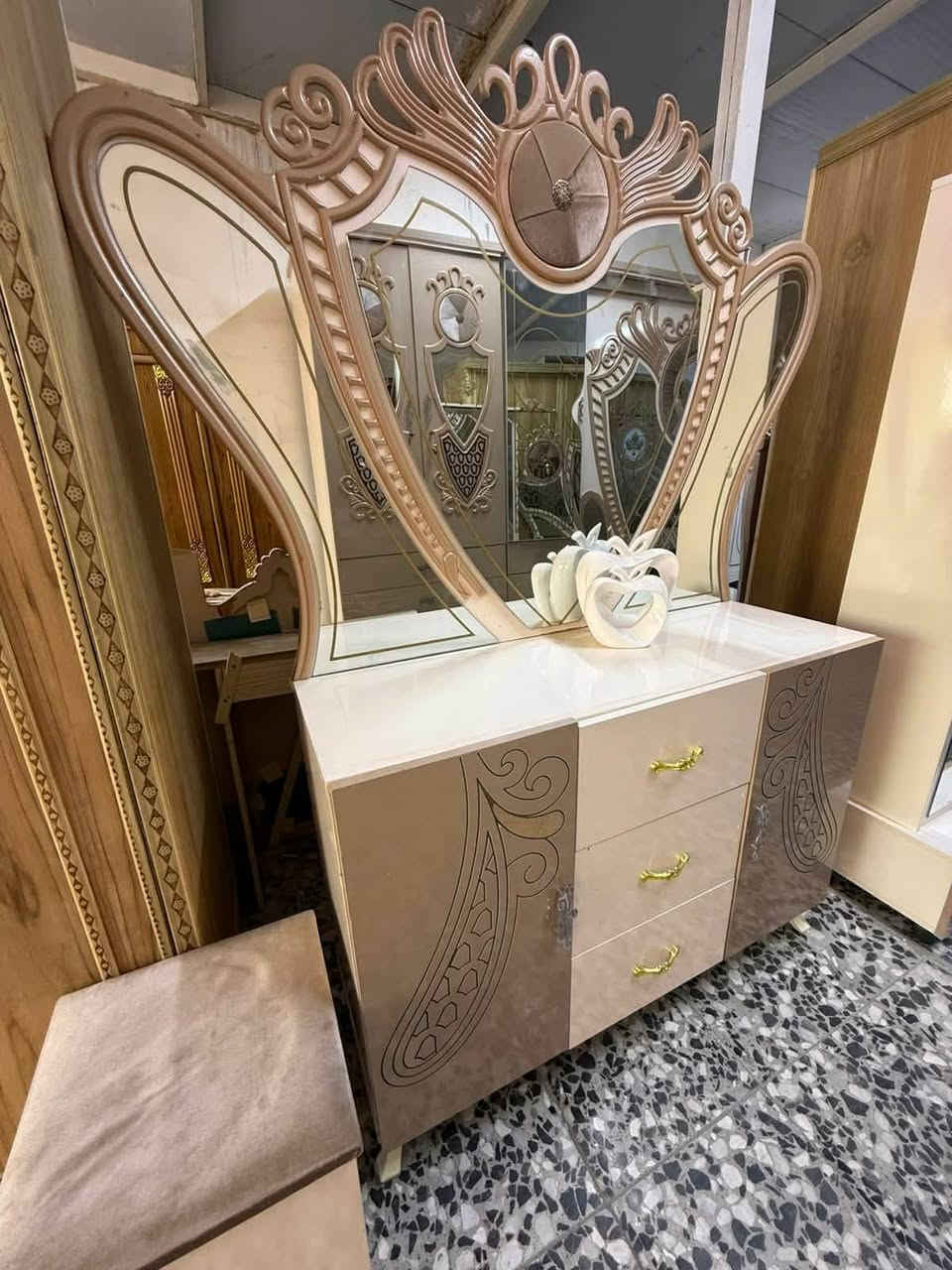 غرفه تركي مستعمل نضافه 85 
نضام سلايت كبير وأبواب صغير 
عدد القطع 9 بيه كنتور طفل اضافي 
السعر 800 قفل قفل


**إذا كنت صاحب هذا الإعلان وتريد حذفه لأي سبب، رجاءا أرسل رسالة إلى الدعم الفني**