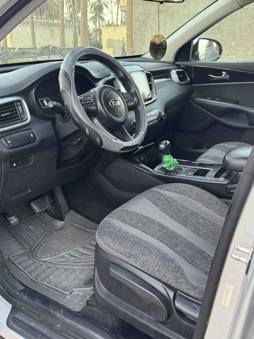 سياره سورنتو ورارد امريكي
حادثه قطعه جاملغ امامي
أربعه سنلدر 
محرك GTi
لون سلفري موديل ١٧
سياره خمس راكب
تخم تاير جديد
ويل حجم ١٧
حداديه نضافه ٩٠ بل 💯 
مكينه مكفوله
كير مكفول
تحكم سترين 
قطعتين تبريد
تدفئه تبريد مكفول
عنوان كربلاء العطيشي
سعر سياره ١٦٠ وبيه مجال
استفسار ‭***********
