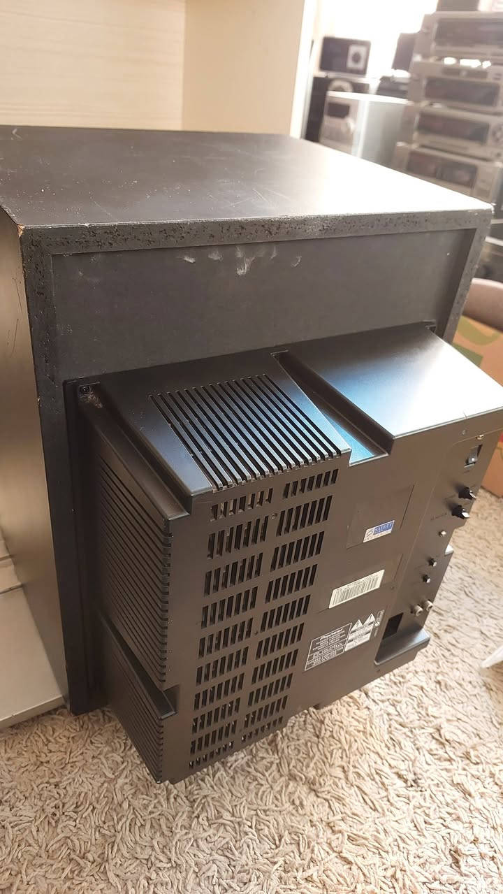 السلام عليكم.. عرض #2026011
سبووفر PIONEER RS-3SW ACTIVE.
دمام فئة أكتف (تضخيم داخلي) حجم كبير و تضخيم قوي جدا
القدرة 330W , الحجم 12inch .
الوزن 15.2 كيلوغرام  و يحتوي على فتحتين هواء
صور للمداخل و المواصفات مرفقة بالمنشور.
السعر 285 الف دينار و بي مجال بسيط للطيبين أكيد 💖 ..
مكاني سليمانية... يوجد توصيل كافة المحافظات.
Mustafa Electronics 
Audio , Video & Electronics
Whatsapp: ***********
