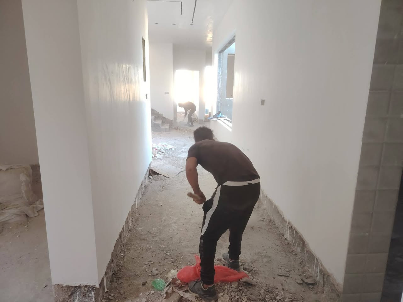 سلام عليكم  /  يوجد كادر عمل جاهز /  تصعيد مواد /  تنضيف بيوت /  تفليش /  تكشيط /  دفن نهري /  شقلنه ليل ونهار /  ومعداتنه جاهزه  ومالك دخل بكلشي تأخذ شقل جاهز مني سلمني شقل وتأخذ شقل جاهز / ماعليك بس تصال على رقم /// ***********
