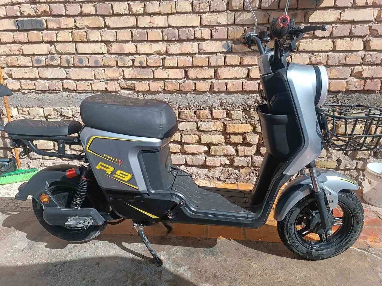 دراجه ار9 دراجه شحن مكفوله كفاله عامه من كلشي تخبل ماشالله  كلشي مابيها ابد سعرها مال مستعجل 350 بيها مجال الشراي مكاني بغداد الحسينيه مال راشديه بيها مجال حك الكروه ***********
