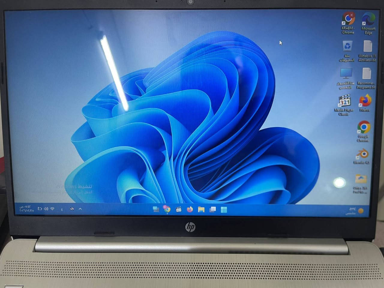 السلام عليكم، للبيع لابتوب HP Laptop 15 بحالة الوكالة، جهاز راقي جداً وتصميمه نحيف (Slim) ومناسب جداً للدراسة، العمل المكتبي، والتصفح السريع.
المواصفات الفنية:
المعالج (CPU): Intel Core i5 (أداء قوي وسريع جداً).
الشاشة: 15.6 بوصة بدقة عالية FHD مع حواف نحيفة جداً (Micro-edge).
التخزين: هارد SSD (يفتح الجهاز بلمح البصر).
البطارية: تدعم الشحن السريع وتدوم لفترة طويلة.
النظام: يعمل بنظام Windows 11 الأصلي.
المميزات الإضافية: كاميرا HD واضحة جداً، ميكروفون مزدوج، وتصميم خفيف الوزن وسهل الحمل.
حالة الجهاز:
الجهاز نظيف جداً (شبه جديد) وبدون أي عيوب أو تصليح سابق.
البطارية بحالة ممتازة.
يأتي مع الشاحن الأصلي.
السعر: [ضع السعر الذي تريده هنا، مثلاً: 500,000 دينار عراقي] (قابل للتفاوض البسيط للجادين).
المكان: [بغداد الكرادة].
للتواصل: [***********]
