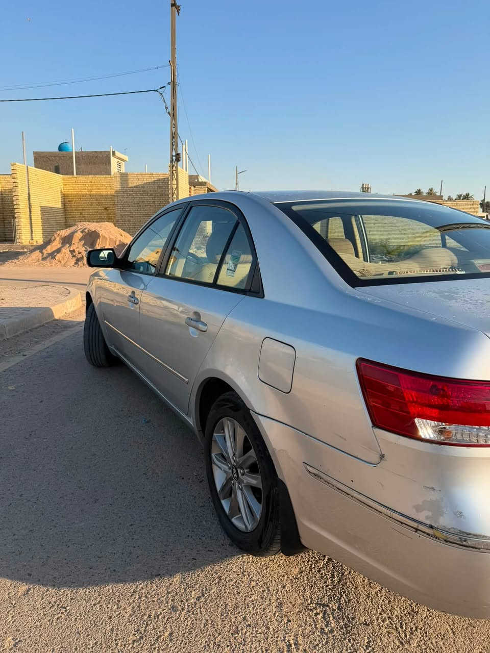السلام عليكم سوناتا خليجي للبيع مكينه 2.4 بغداد باسمي تحويل ثاني يوم رقم انكليزي
مكينه وكير مكفولات 
تخم تاير جديد وتخم ويل جديد
مسويلها ادامه كامله 
ماشيه 127 حقيقي السياره من 2010 اني منزلها 
تبديل جاملغ امامي وجراد بسيط
 السعر 108 وبيها مجال للاستفسار *********** مكان السياره بغداد
