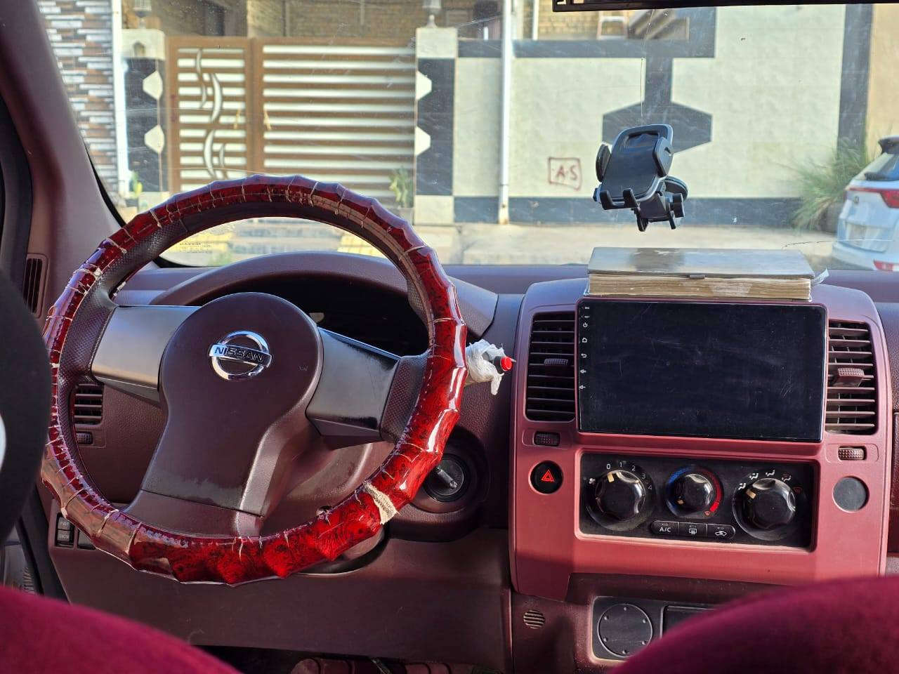 نيفاره 2012 رقم بصره انكليزي(لوحاتها طالعات و بعدني ما مستلمهن) مشروع وطني مكفوله كفاله عامه شرط فحص السونارر
مكينه محور ففتي 3000 فيشه و بطل المرغوب و كير مكفول 
ما ناقصها اي شي تبريد و تدفئه و حداديه و تخم تاير
المكان ذي قار النصر  *********** 
السعر 115
