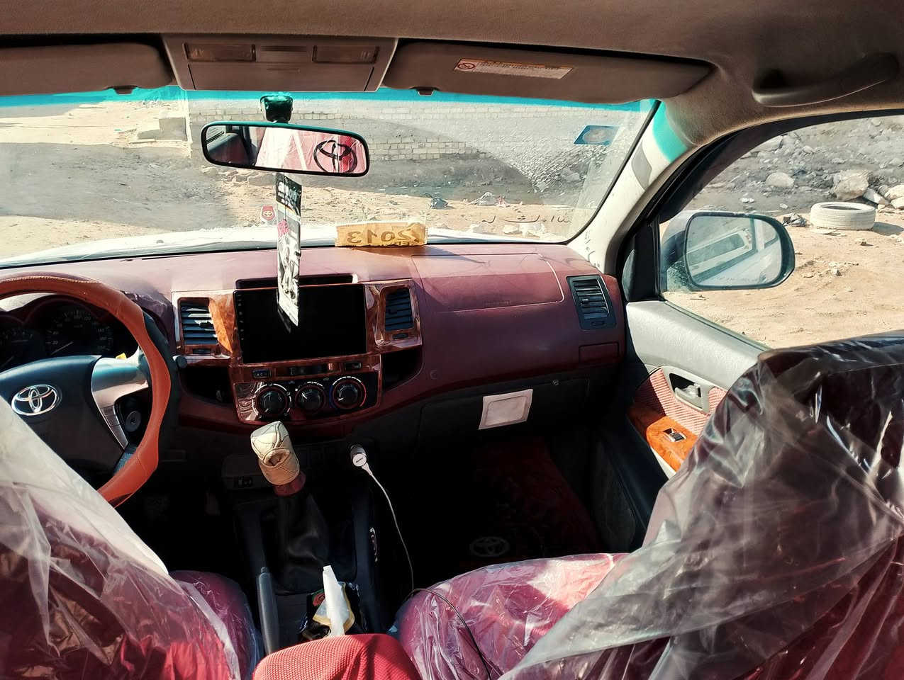 السلام عليكم تيوته هايلوكس  عماني مديل 2012 شاصي12 كامره خلفيه وشاشه سنويه  مجدده 2029رقم انكليزي بسمي تحويل مباشر  مكفوله من تبديل ولصبغ السعر 170وبيه ومجال ***********رقم صاحب سياره مكلف بل نشر
