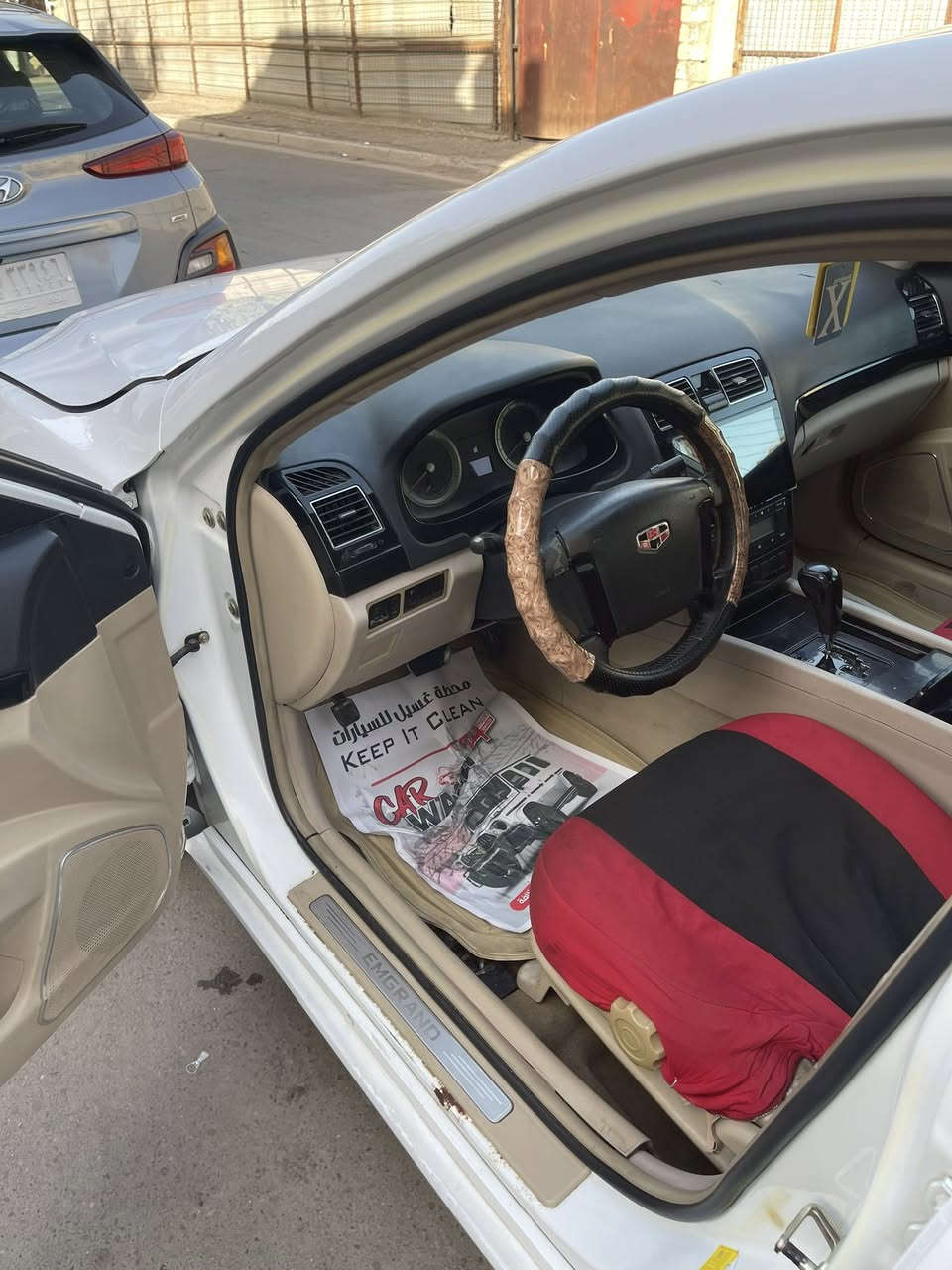 سياره اميكران cE8 العريضه مكينه 2400 السياره كشر مكفول من ضربه والصبغ  تبريد شغال ثلج تدفئه والي ياخذها يسوي سونار ويدلل اليوم بدلت كير جديدبعده بلضمان لمده شهر بضمانه اليوم  سلف وفلاوين جديد  بدلتهن وصدر وباتري جديد وصدر ادامة كاملة دهن مكينه كل شي جاهز باسمي رقمي دهوك منتضر وكاله توصل ان شاء الله اليوم او هاي اليومين سنويه فقط ساقطعه 2025 شهر 12 بس وكالة جديده اني احوله يريد وكاله يريد تحويل اني حاضر السعر 80 ورقة وبيها مجال ويدلل مكاني بغداد حي العامل رقم الهاتف 
***********
