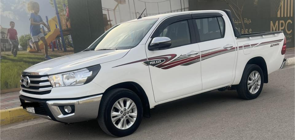 السلام عليكم 
تويوتا هايلوكس 2022 ناصي 
رقم بغداد تحويل مباشر 
مواصفات ساز 
اوتماتيك گير 
حساس اطارات 
كاميره خلفيه اوحساسات عند الرجوع 
تبريد كشنات 
بصمه تشغيل وبصمة أبواب 
دوسات جانبيه 
السياره مكفوله من الصبغ ماعدى بارد بسيط بنهايه البدي سونار موجود 
السياره ماشيه 35 الف حقيقي 
السعر 265 بيه مجال بسيط 
مكان السياره الرمادي 
***********
***********
