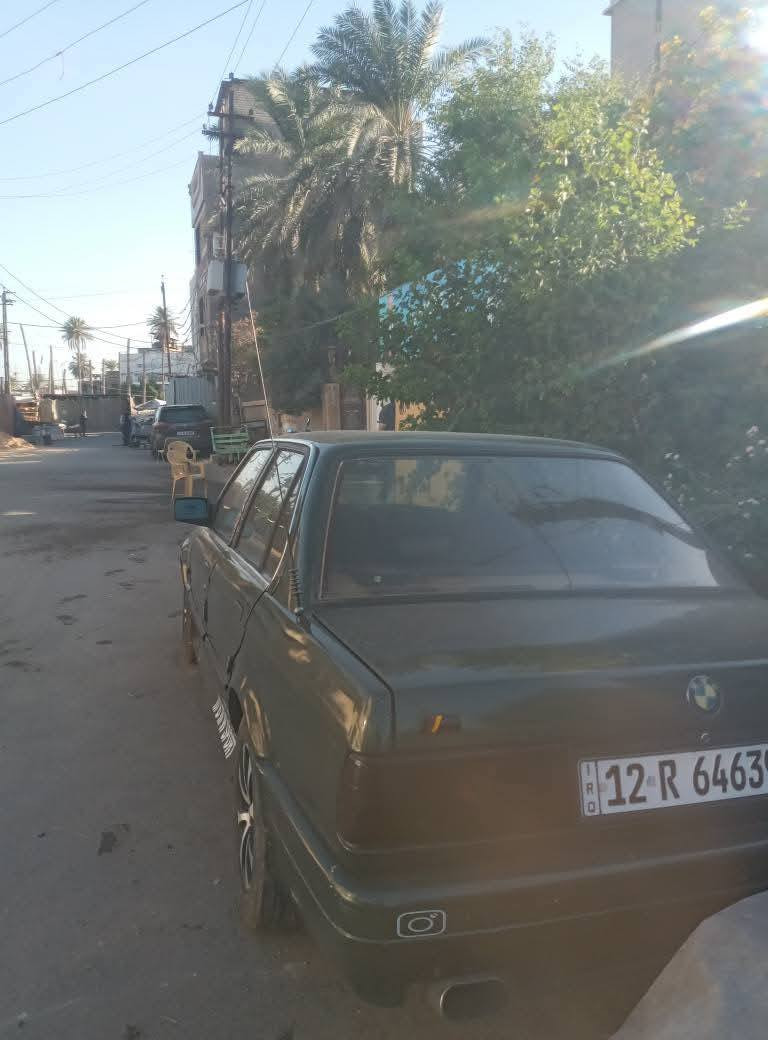 السلام عليكم ورحمة الله وبركاته
بي ام زعرة للبيع 
لون زيتوني 
محرك مفتوح 6 سلندر كير عادي 
سيارة عظمة حلؤؤؤه
غرفه يردله اشوية ترتيب
سنويه جديد 2030
هزة بعدلة أربعة أشهر 
رقمة انكليزي سيارة ابسمي شرط تحويل 
تحويل مرور الكاظمية او وين ميعجبك 
السعر 36$
موقع سيارة الكاظمية قرب شعبة الخامسة 
رقم الهاتف *********** متوفر وتساب
