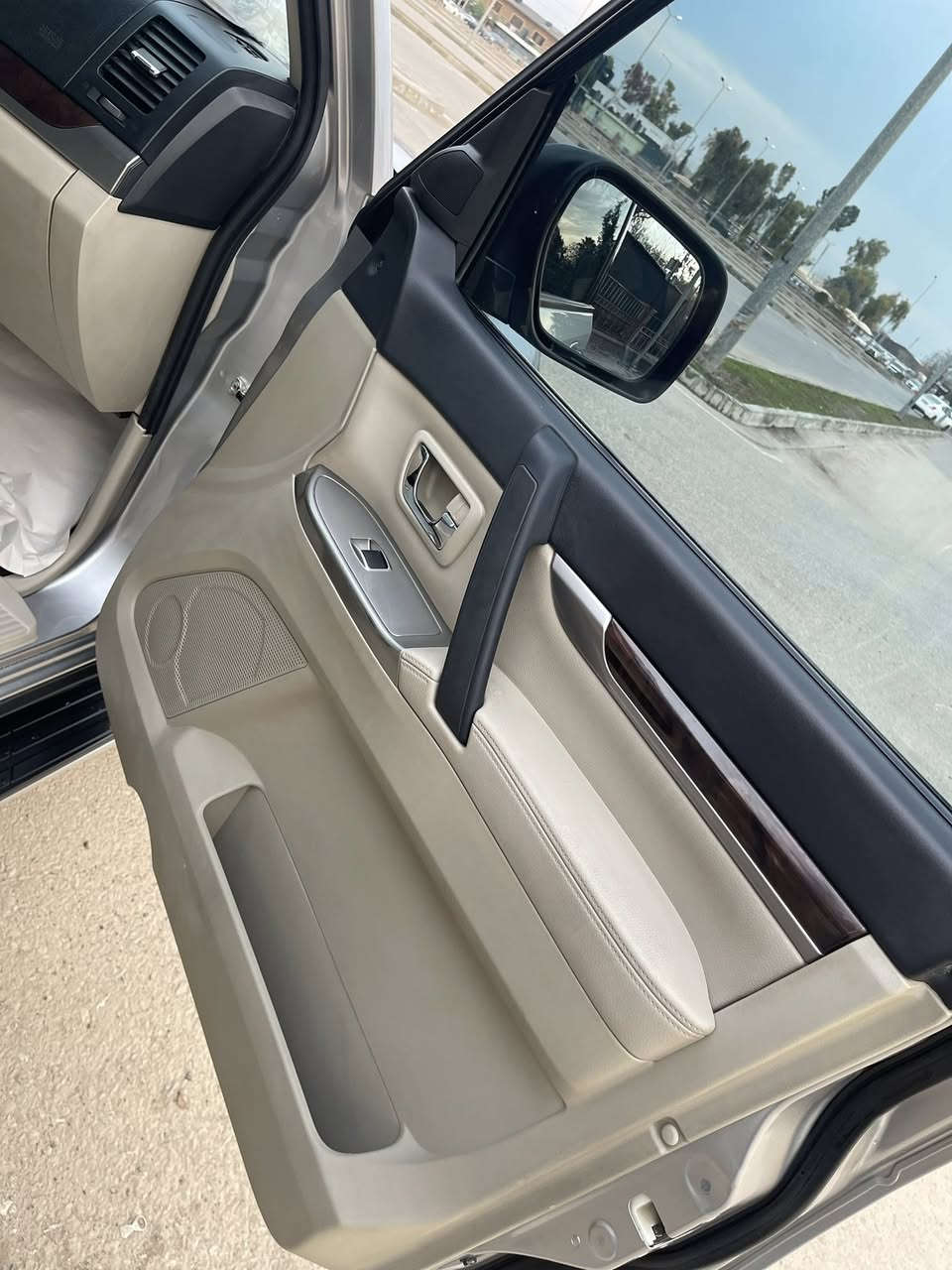 شيء تحفه و مناسب جدا 📦🧿
سعر بلاش 219 ورقة 🔥🔥💣💣💰💰

باجيرو 2022 خليجية كفالة عامه حتى دعاميات شرط…. 

ماشية 58 الف كم 
رقم و سنوي هزه فحص جديد حتى 2030 
محرك 6 سلندر 3800 وضع شركة 

مواصفات// 
فتحه. كشنات جلد و كهرباء. مرايه كهربائي. حساس. ويل كبير. شاشة و كاميرا. بلاجكتور. تحديد سرعة. 7 راكب. فور ويل. بعد 

محرك كير مكفول 
صدر حداديه تخم تايرات جديد 
2 سويج كتلوجات و كاعيات شركه وياها 

مكان سيارة اربيل// *********** واتس آب موجود ☎️☎️

فقط بيع رجاء 🙏
