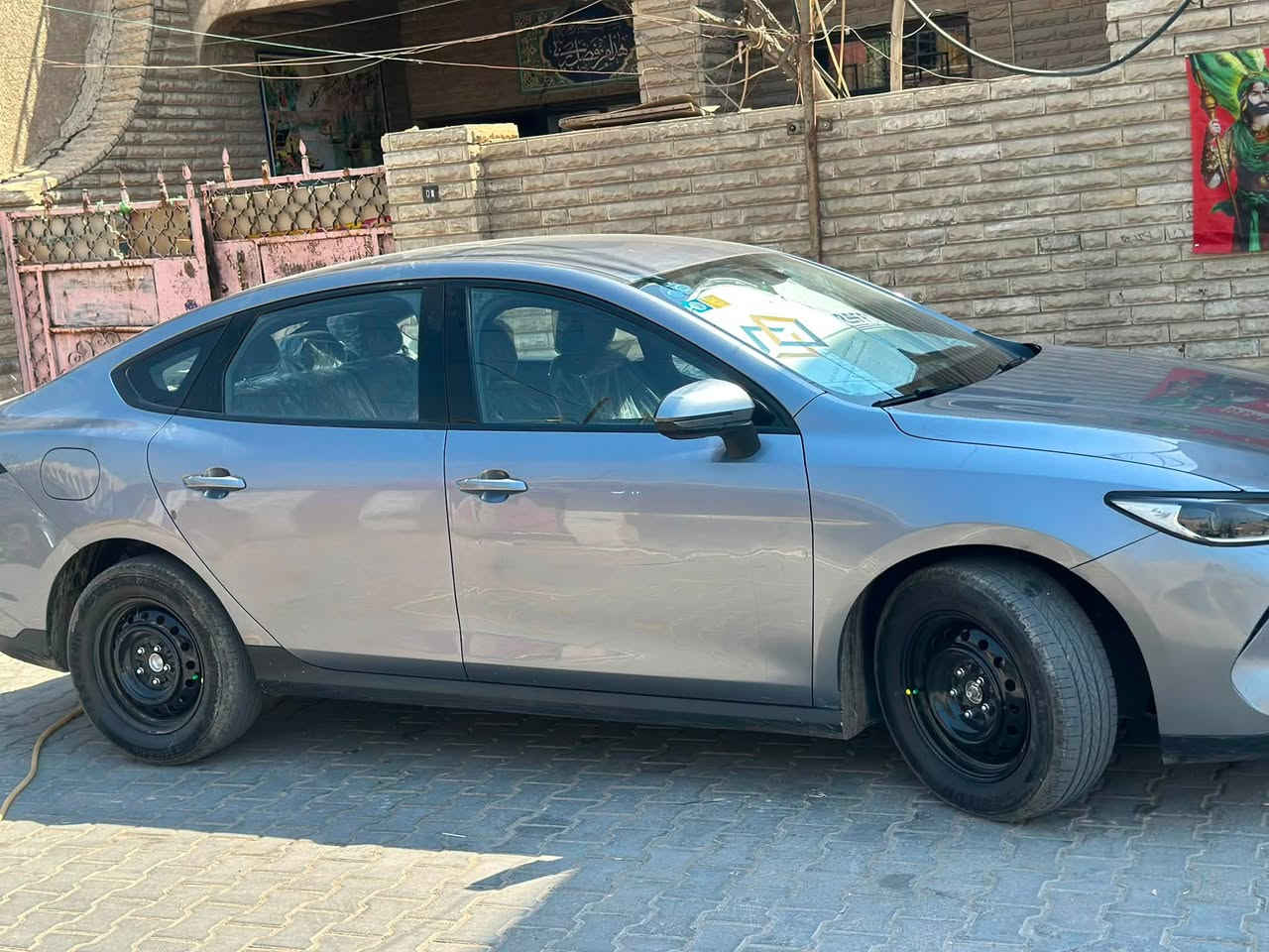 BYD kin plus
 2025
سيارة ماشية ٣٣٠٠ يعني زيرو
سيارة بيها رصعات وبارد 
بس بيها اضافات مثل نشرة وو يلات وتخم للزينة 

١٧،٤٠٠ 
عنواني مدينة الصدر 
***********
