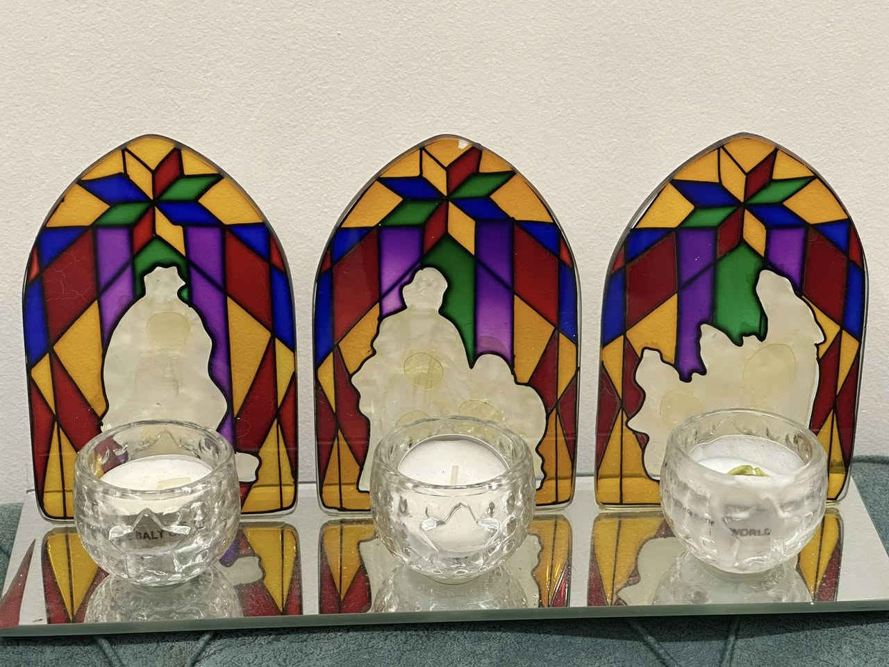 شمع دان رسم عله الزجاج العرض29cmو الارتفاع15cmالسعر10الف
***********
