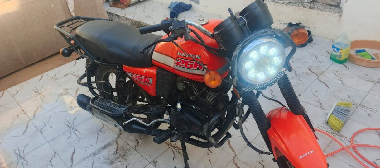 السلام عليكم
دايون نفخ 22 طالعة بال 23 محركهة مكفول كلجاتهة بلاديات ممفتوحة محرك 200 اوراق اصولي دراجة كلش نضيفة مال جناي دهن كلة امزويل ممشتغلة دلفري الدراجة مجرد لدوامي 

بيع او مراوس 1600
***********
