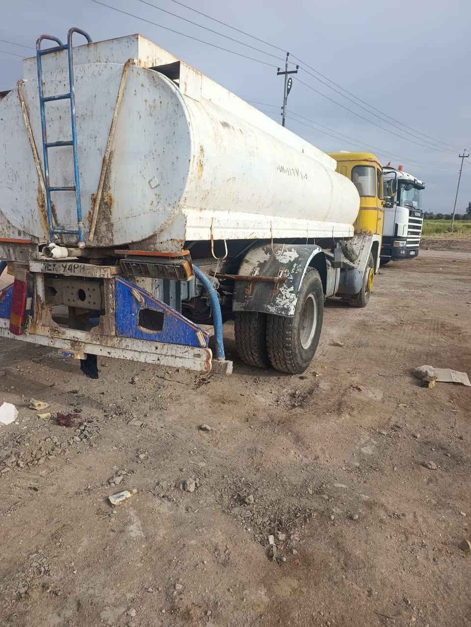 السلام عليكم سكانيه فطيمه سياره جاهزه لشغل محرك بل كارتون قطرت بخار مابي سياره كير واكسن جدد سياره سعرها 90 وبي مجال لشراي ***********
المكان ديوانيه ***********
