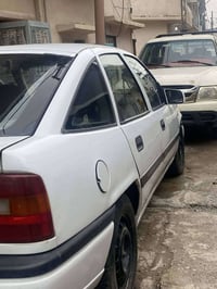 فكترا ١.٨ • ابيض • بنزين