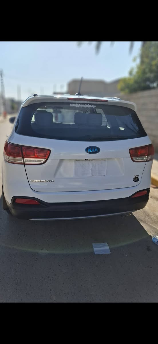 السلام عليكم 
سورنتو أمريكي موديل ١٦ للبيع السياره تخم تاير تحكم ستيرن ٦سلندر ٧راكب السعر ١٧٣ورقه بيه مجال الاتصال  ***********
