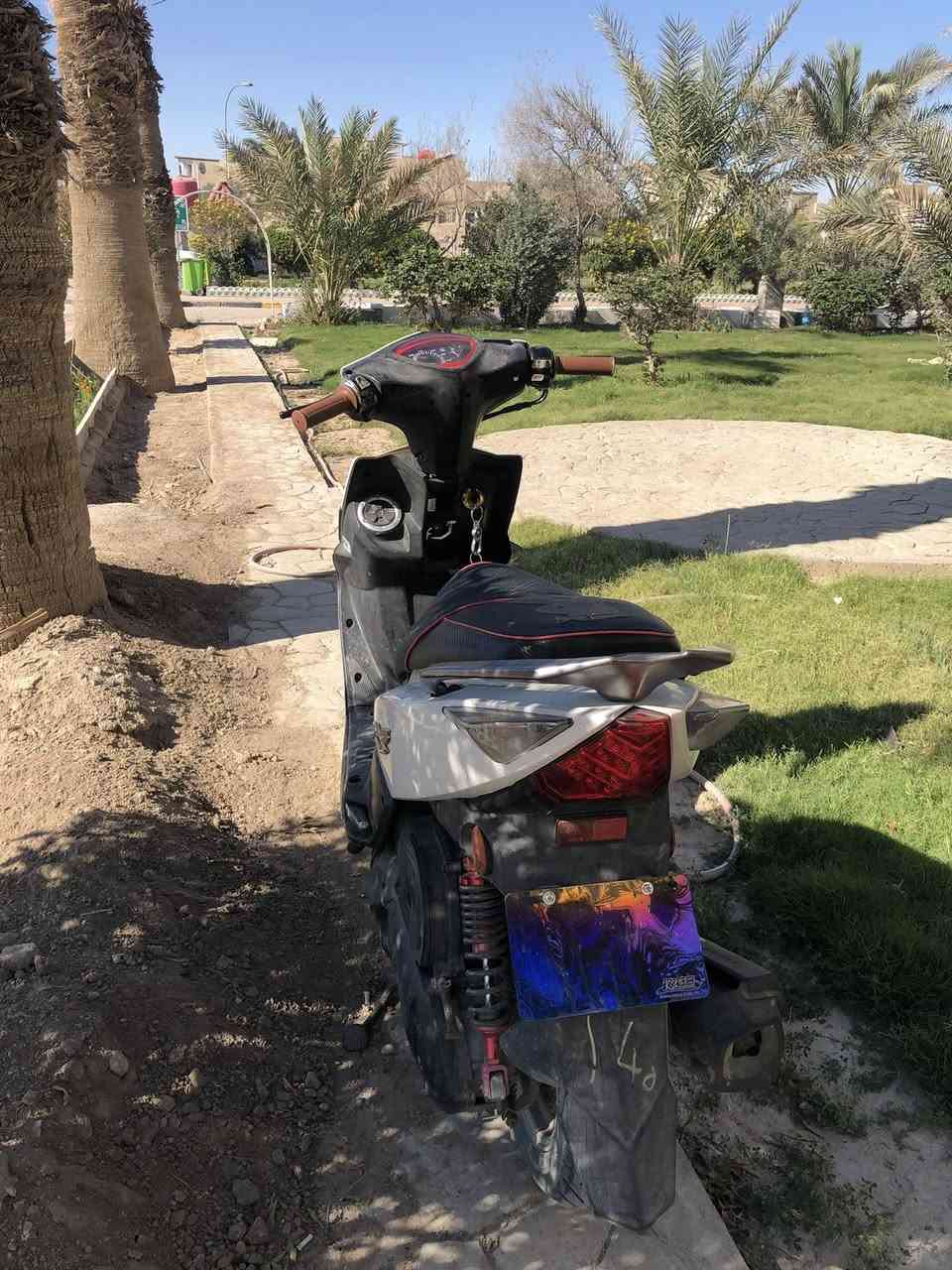 السلا عليكم ماكس مضلع ياباني حديث نوزل نضيفه دبلات جدد لايت زنون لد خلفي سكن امامي وخلفي عداد سرعه وعداد بانزين شغال دوشمة اصلية بريك امامي خلفي بعد تفاصيل السعر850 البصره المعقل ***********
