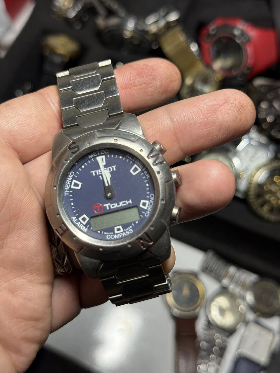 ساعه تيسوت تاج
كوارتز بطاريه 

اصليه 

ملاحظه ساعه فحم عاطله

سعرها 85 الف


**إذا كنت صاحب هذا الإعلان وتريد حذفه لأي سبب، رجاءا أرسل رسالة إلى الدعم الفني**