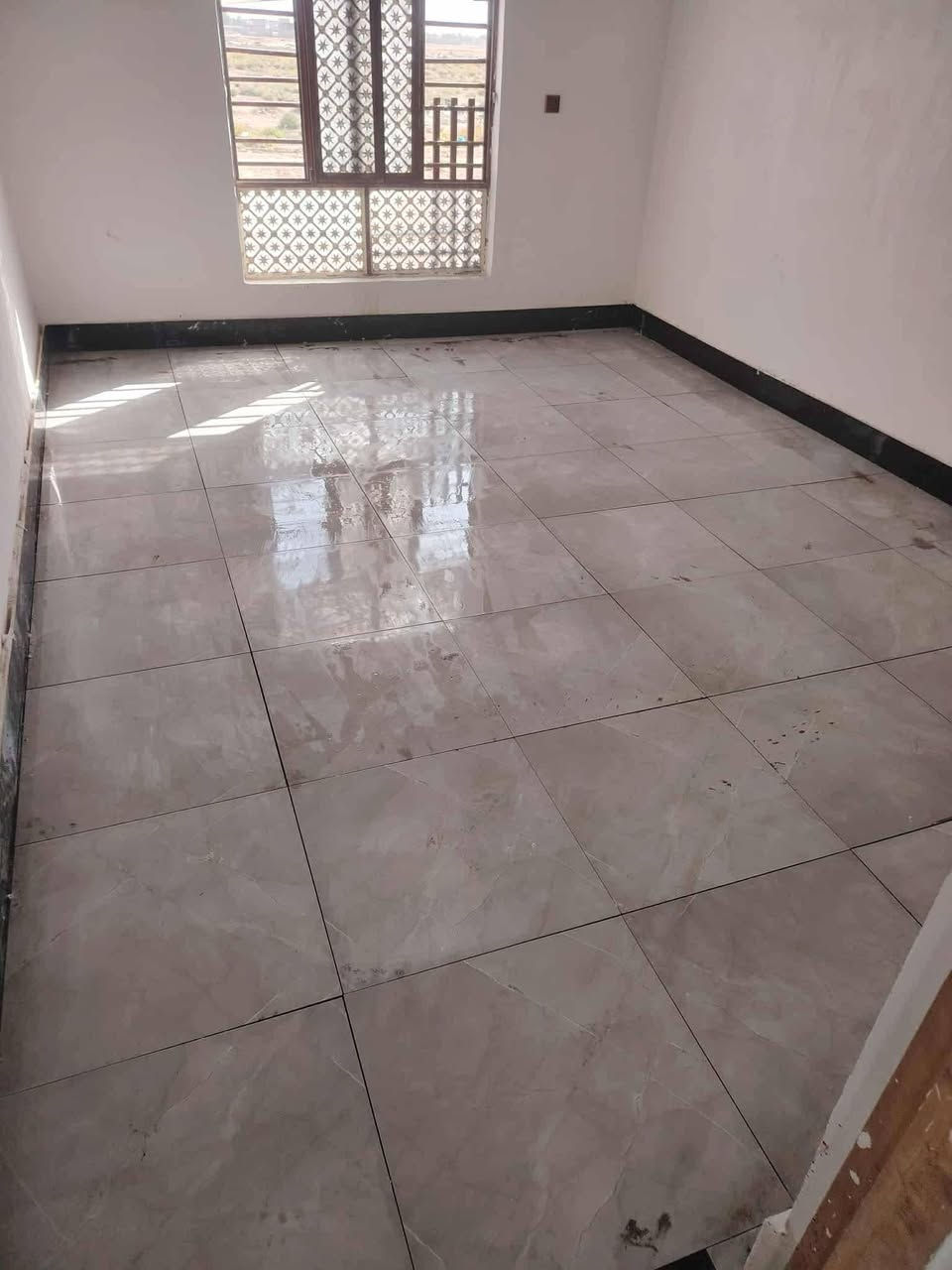 السلام عليكم خلفه سراميك جدران ورضيه بأنواعه درج عدل فر شغل درجه واله داخل الزعفراني فقط ***********
