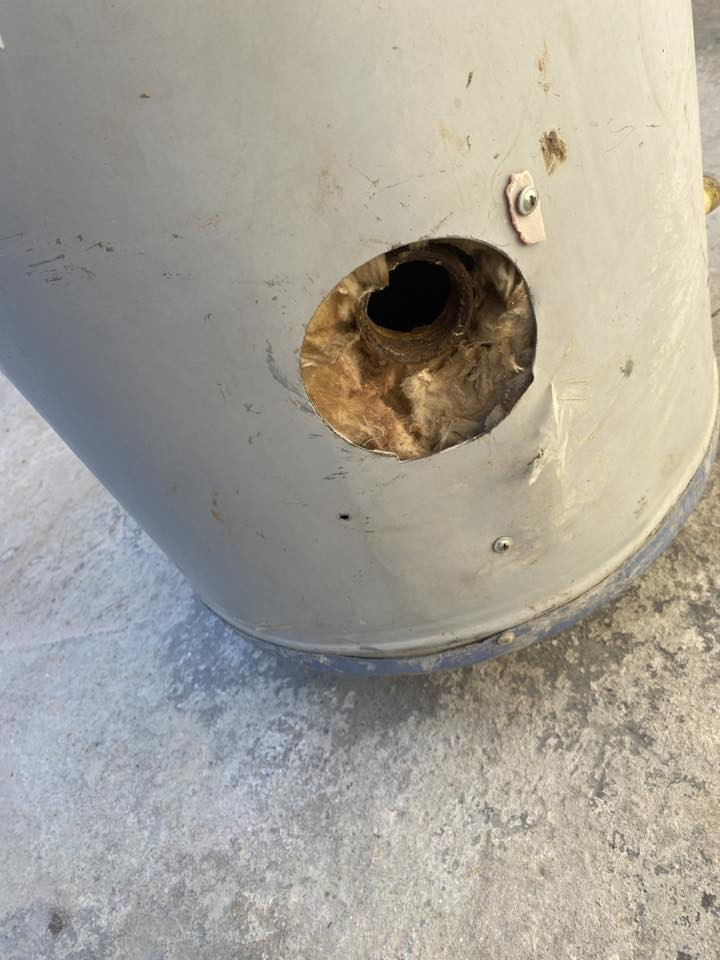 سخان 80 لتر مستخدم موسم واحد كلش نضيف سعره 25قفل قفل مكان ورديه خارج ***********
