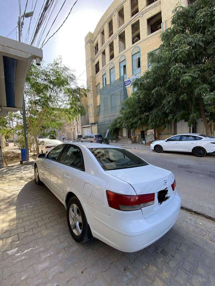 يالله 
هيونداي سوناتا 2009 خليجي رقم اربيل الماني تريد تحويل او وكاله بليعجبك سيارة جاهزة للاخير 
محرك 2400 دوش 
ويل كروم 
داخل بيجي 
داخل صاج 
شاشه ايباد 
كامرة خلفيه 

السيارة بيها مكانات صبغ ابيعلك عام كفاله عامه من كصة وكلبة وتجية ضربتها بلجاملغ الخلفي فقط 

السيارة مكينه وكير خير من الله تبريد ثلج ❄️ تخم تايرات جديد باتري جديد حداديه سيارة كلش جديدة 

السعر (( 90 )) وبيها مجال للشراي 

مكاني // النجف // للاتصال // ***********
