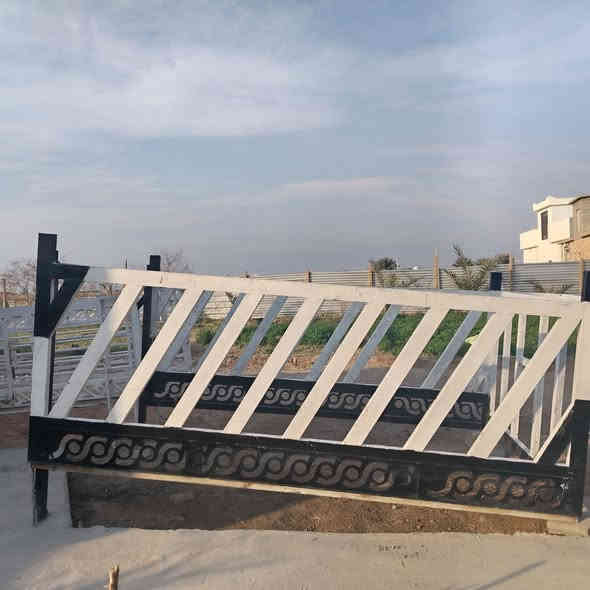 محجر للبيع السعر 400وبي مجال مكان رمادي جزيره الخالديه رقم الهاتف ***********
