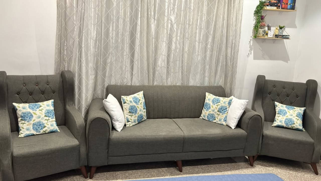 تخم صناعة عراقية متينة وقماش درجة اولى
ما بيه اي ضرر مستخدم قليل مقعدين واريكة مزدوجة اللون والتفاصيل موضحة بالصور ملحقاته ٤ كوشات 
السعر مبدئيا ٦٠٠ الف 
العنوان بغداد البلديات


**إذا كنت صاحب هذا الإعلان وتريد حذفه لأي سبب، رجاءا أرسل رسالة إلى الدعم الفني**