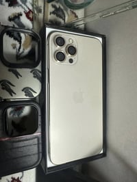 آيفون ١٢ برو ماكس • قفل • خارطة مبدلة