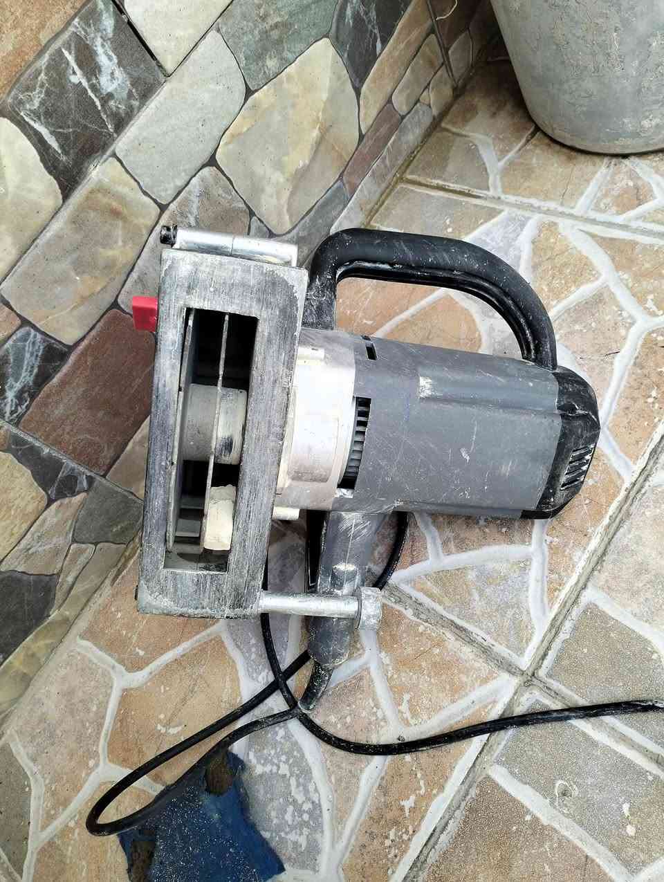 كوسره حفر الجدران عمل جوينات للكهرباء والبواري الماء وقطع السيراميك ب ٥٠


**إذا كنت صاحب هذا الإعلان وتريد حذفه لأي سبب، رجاءا أرسل رسالة إلى الدعم الفني**