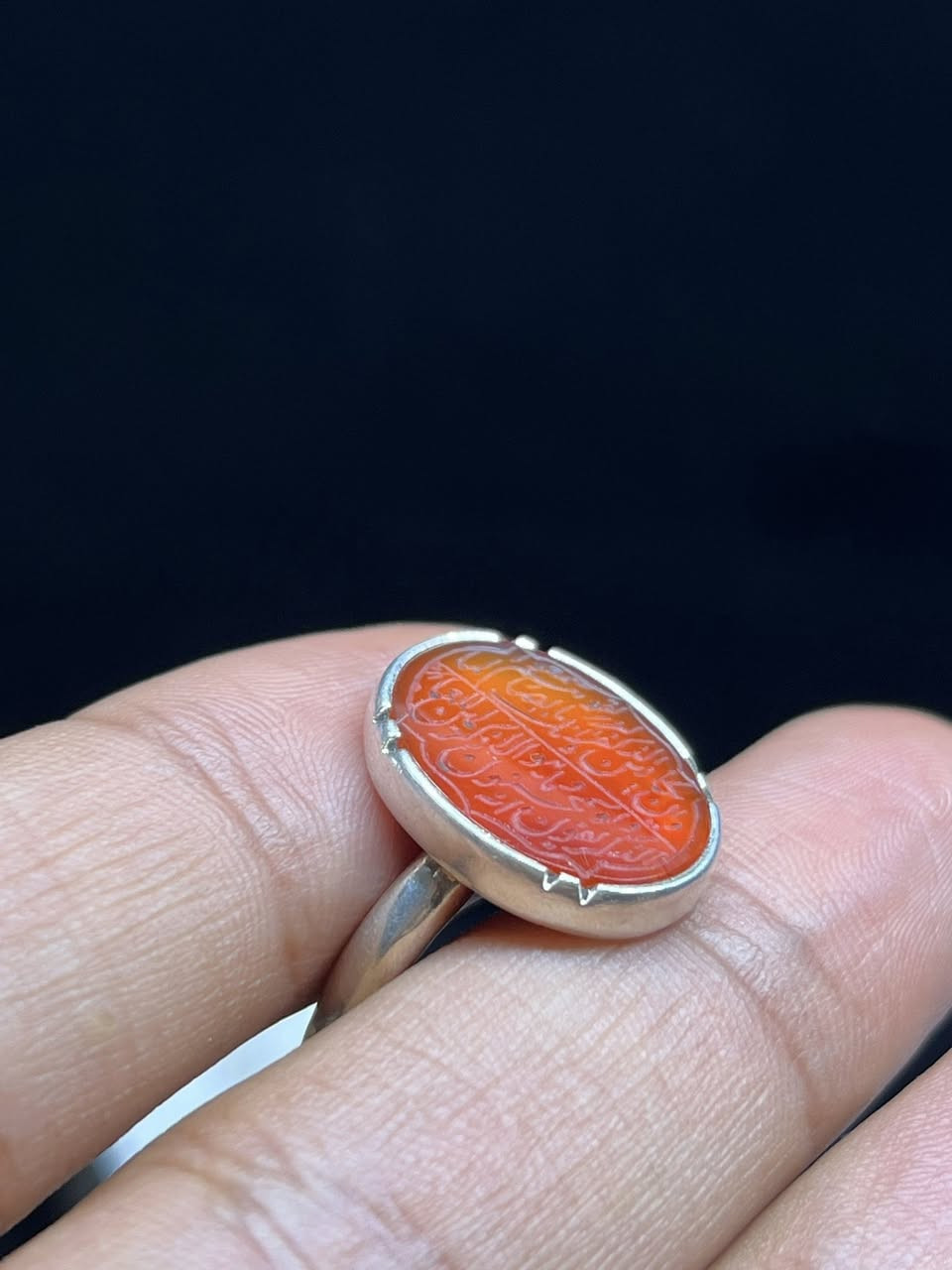 خاتم عقيق يماني
{وَإِن يَكَادُ الَّذِينَ كَفَرُوا لَيُزْلِقُونَكَ بِأَبْصَارِهِمْ لَمَّا سَمِعُوا الذِّكْرَ وَيَقُولُونَ إِنَّهُ لَمَجْنُونٌ (51) وَمَا هُوَ إِلَّا ذِكْرٌ لِّلْعَالَمِينَ 

صياغة يدوية

الشراي***********

المكان بغداد حي اور
