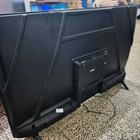 شاشه حجم 55 جديده بضمانها مشتعله يوم واحد بس نقصها بس كارتونه انترنيت ...