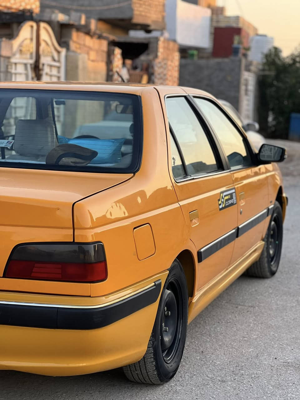 سلام وعليكم من رخصت الادمن بيجو بارص 23  رقم بغداد بسمي شرط تحويل مصفره هيئه وغرامات هزه جديده محرك كيره كفاله سياره مكفوله ما عده باب خلف ساق بي صبغ شي قليلي تايرات جدد مكاني بغداد جسر دياله جديد *********** سياره معروضه 75 ورقه وبيه مجال حك جيه
