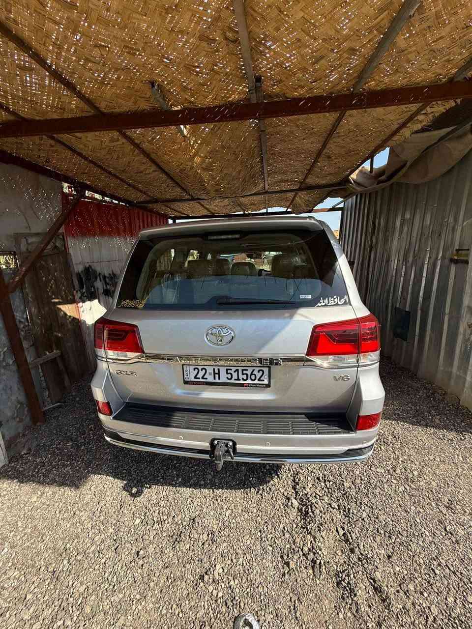 *للبيع تويوتا لاندكروزر 2017 GXR V6 4.0L* 
وارد بحريني                كفاله عامه
*المواصفات:*
- الموديل: 2017 
- الفئة: GXR V6 4.0L 
- المحرك: 6 سلندر 4.0 دبل چويتر 
- القير: أوتوماتيك 5 سرعات
- الدفع: رباعي 4WD + دبل
- العداد: 74000 كم
رقم اربيل تحويل بأي وقت يعجبك 
*السعر المطلوب: 50000$ يعني 5 دفاتر و قابل للتفاوض 
*المكان: النجف / الكوفه 

*للتواصل:* *********** / ***********

السيارة كفاله عامه

