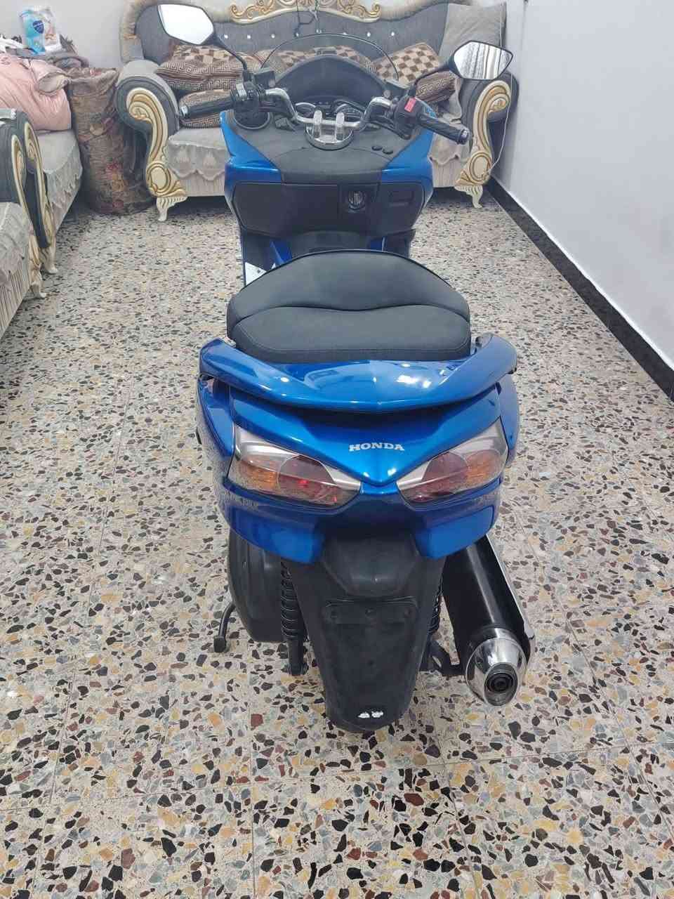 السلام عليكم شباب فورزه بحالت الوكاله مبدل دهن مره وحده فول مواصفات الدراجه كفاله عامه مابيهة نقص برغي الدراجه ماشيه 20الف الدراجه مدفوع كمركهة المكان كوت السعر 17ورقة وبيهة مجال حك الجيه رقم الهاتف  ***********
