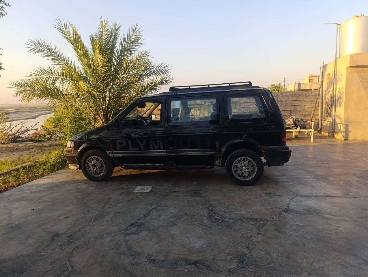 السلام عليكم
دوج كلايزر موديل 92 محرك كير بلاد 3300 
رقم ديالى انكليزي سنويه لل 30  كهربائيات شغاله 
السعر 33 اوبي مجال 
العنوان ديالى جلولاء 
***********
