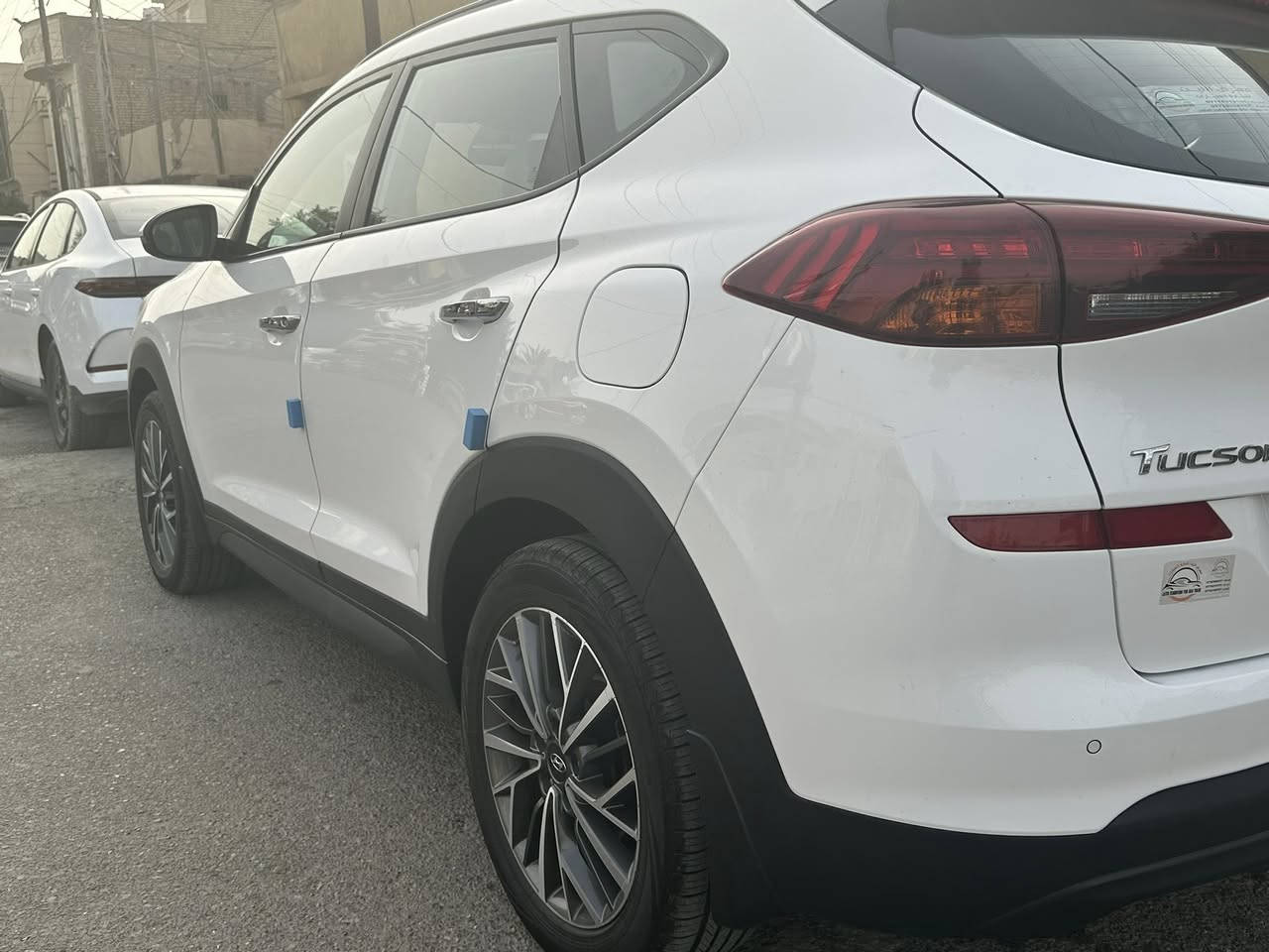 تحيه طيبه السلام عليكم
توكسان2019خليجي 

ماشيه 107

مكينة 2000 دوش 

كشنات جلد يبجي 
دشبول صاج 
شاشه كامره 

تحكم ستيرن 

حساس خلفي أمامي 

مقاعد كهرباء 2

تبريد أمامي خلفي 

كامره خلفيه 

مري شفط 

اشاير بلمري 

ترحيب على بعد 

لد امامي خمس عدسات 

ويل كب 

قمارة بانرامة

مكفوله رقم بغداد 

 السعر ٢٠٠ ورقة وبيها مجال 

أي استفسار رقم صاحب السيارة 
***********

مكان بغداد الزعفرانية
