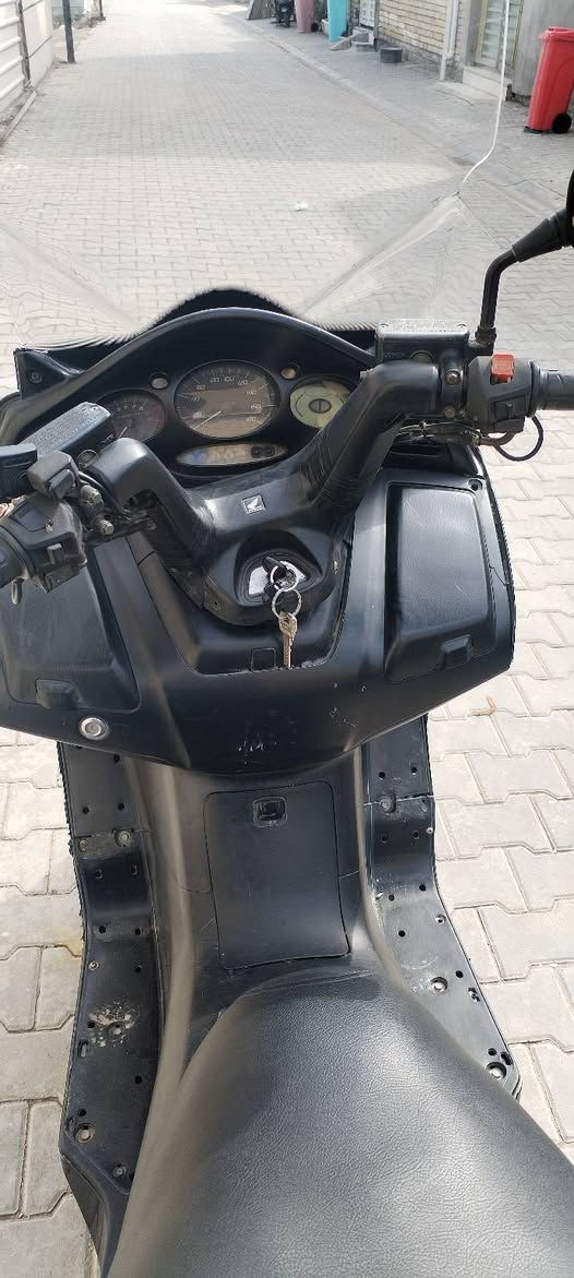 سلام عليكم سلفر ونج 600   مكينه مكفولة   دراجه مرتبة جامة اصلي   تخم تاير جدد    مكينه تخبل خير من الله  سعر 12 ورقه وبيها مجال مكاني الشعله رقم المبايل ***********
