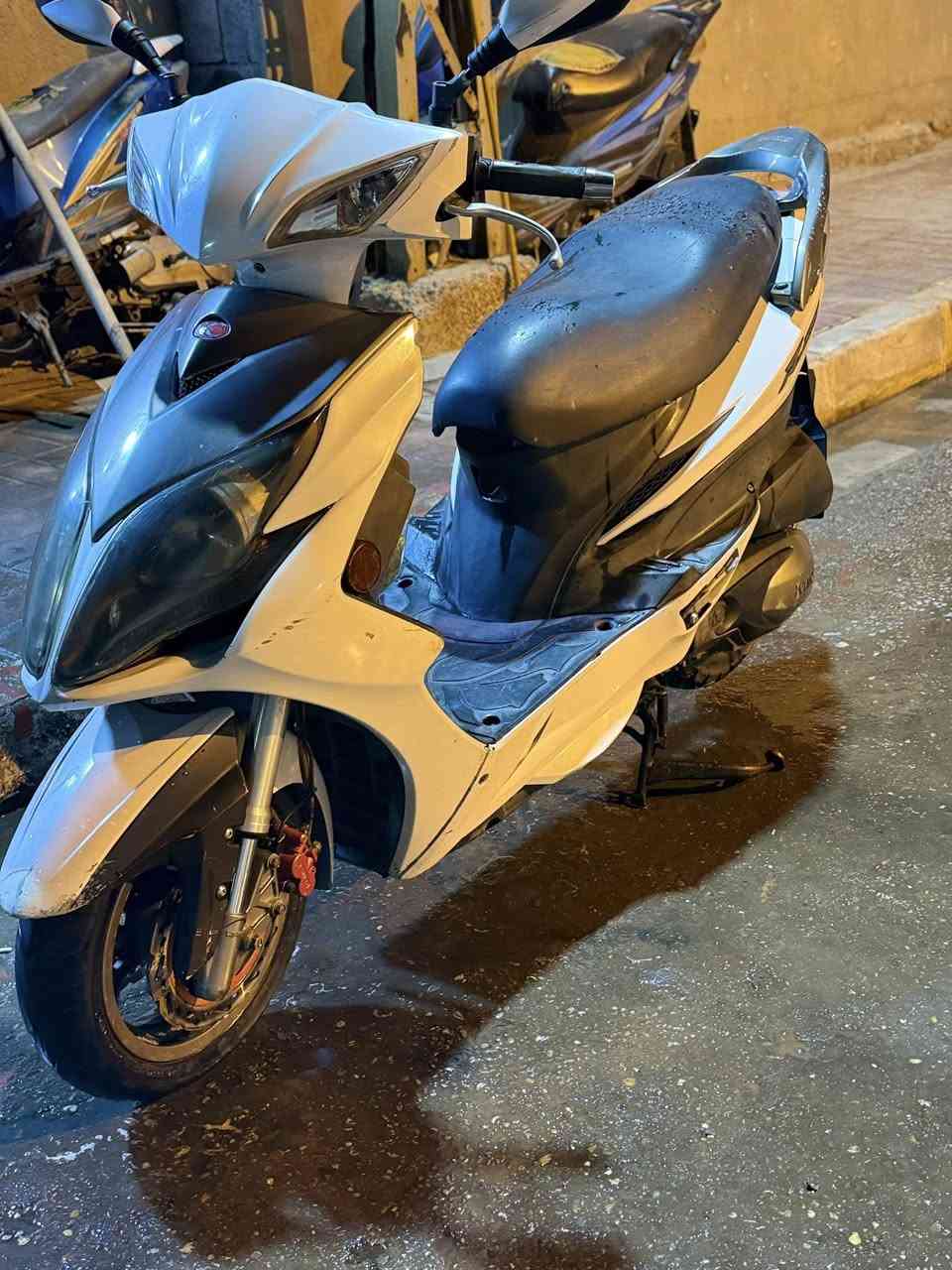 سلام عليكم كايمكو رايسنك محرك 180 سيسي  نضيف كلش مكمرك وكامل بس سجل.نضافه كدام عينك مكينه خرسه ورزانه فول. السعر 650 وبيً مجال الرمادي حي بكر ***********
