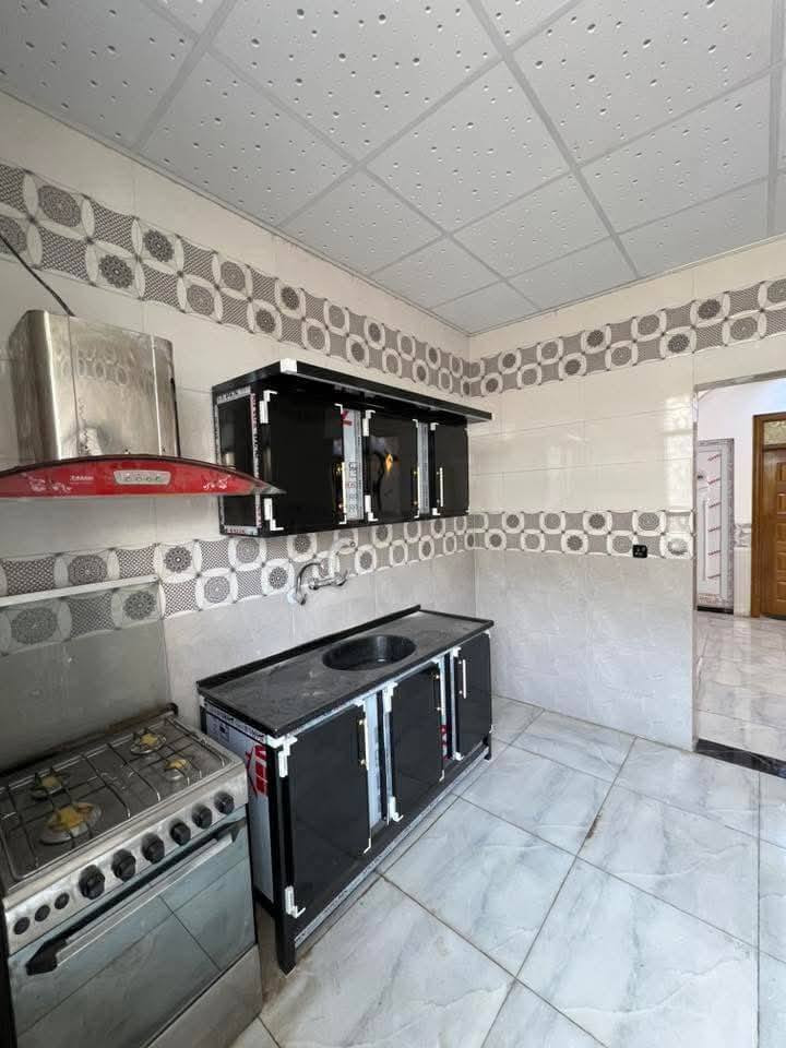 اللهم صلي على محمد وآل محمد بيت اللبيع في كربلاء 
مجمع سيد اسماعيل السكني المساحه 
75 متر طابقين 3 غرف نوم وصاله واستقبال ومطبخ وصحيات  مغاسل داخل وخارج
للبيع العنوان كربلاء مجمع سيد اسماعيل خلف جامعة كربلاء قرب مدينة الزائرين عمود 143 مقابيل مزار سيد اسماعيل يبعد عن الامام الحسين عليه السلام 10 دقائق ب السياره توصل يم الامام الحسين يصلح سكن او حسينيه للزوار طابو زراعي إقرار محكمة سند 25 
للاستفسار اتصل واتساب 
*********** *********** *********** كربلاء, العراق
