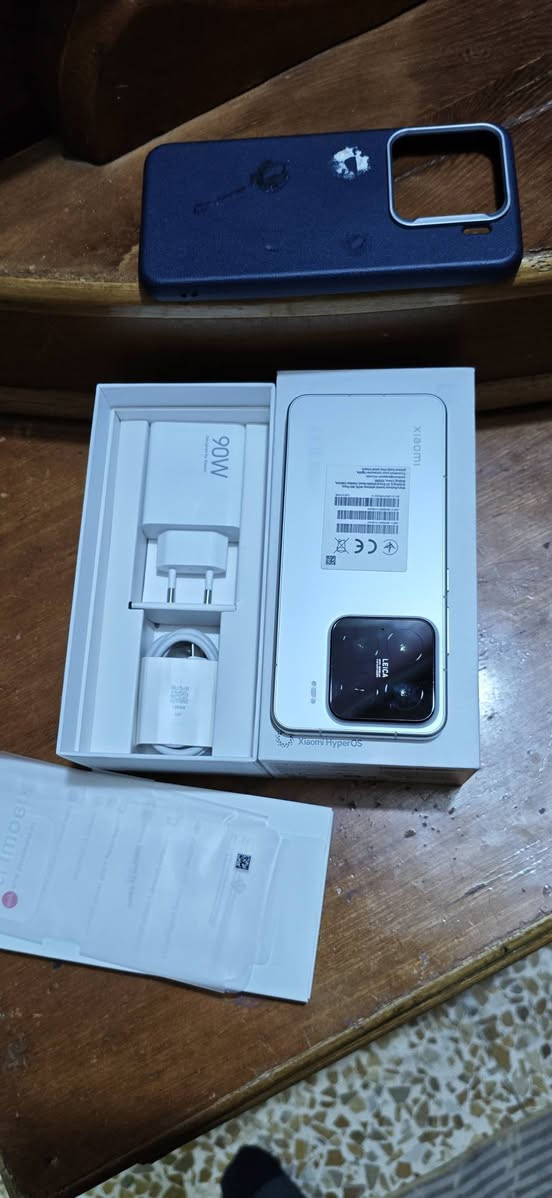 سلام عليكم للبيع شاومي مي 15 G5 ذاكرا 512=16 مستخدم اسبوع فقط كسر كارتون جهاز افلاكشب مكفول من الزلغ شرط اذا بيه زلغ يرجع بطاريه 100 مشحون 9 مرات فقط سعره 750 للعلم سعر الجديد بالمحلات 980روح عامل عليه وتكد اني عارضه 750 كلش هواي فرق على الجديد الشراي اتصل رقمي ‏‪0774 133 8621‬‏ ميسان حي الرحمه الثانيه قرب المستشفى البناني عمارة, ميسان
