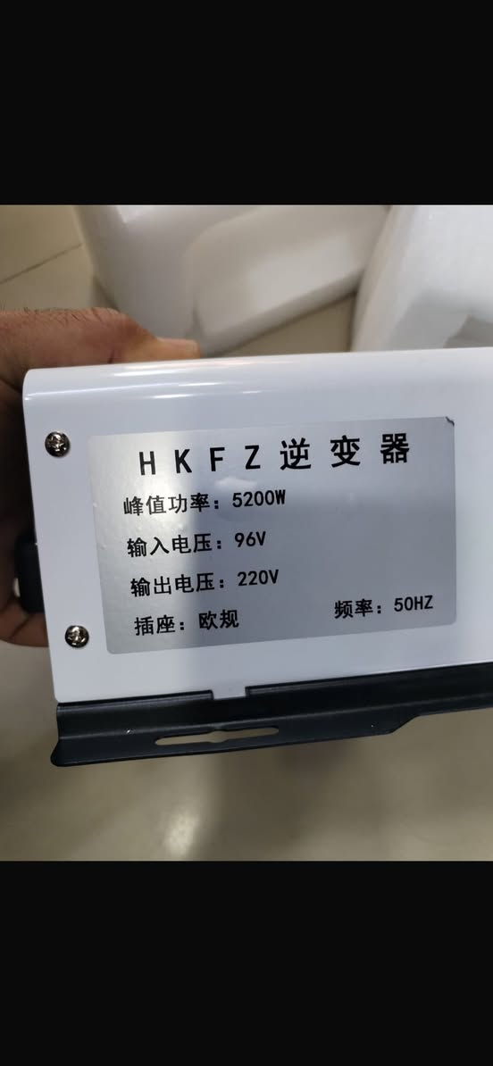 عاكس طاقة بموجة جيبية نقية (Pure Sine Wave Inverter).تتميز هذه العاكسات بقدرتها على تشغيل الأجهزة الإلكترونية الحساسة بكفاءة عالية، مشابهة لطاقة الشبكة الكهربائية.


**إذا كنت صاحب هذا الإعلان وتريد حذفه لأي سبب، رجاءا أرسل رسالة إلى الدعم الفني**