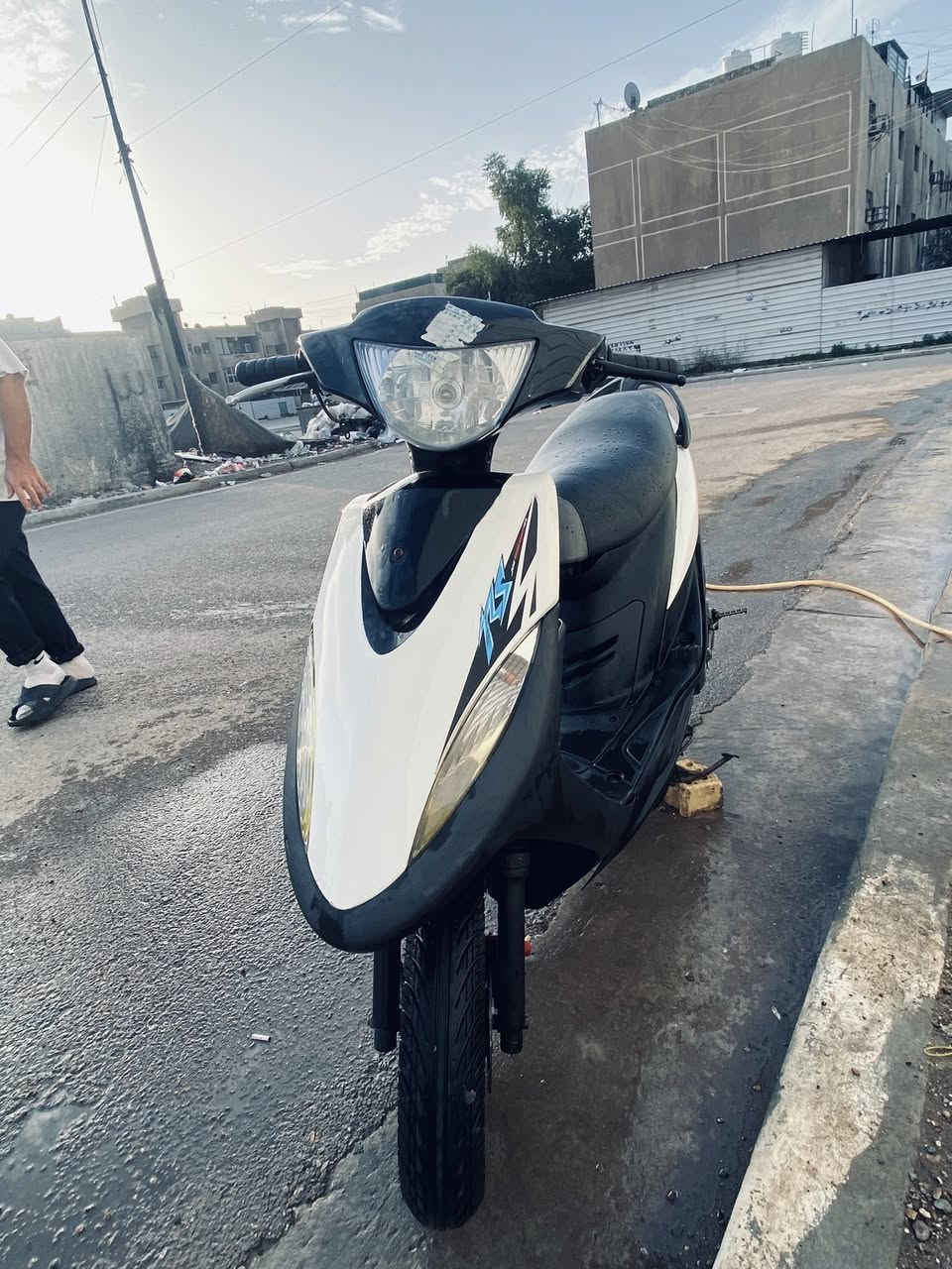 سلام عليكم ماكس عدله بلادي نقص بيه بس حساس سلف  سعر 625 بيه مجال حك جيه المكان البياع حي العلام  رقم ***********
