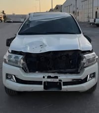 ورحمه الله  للبيع تيوتا لاند كروز موديل 2016 السياره باسمي شخصي رقم ار...