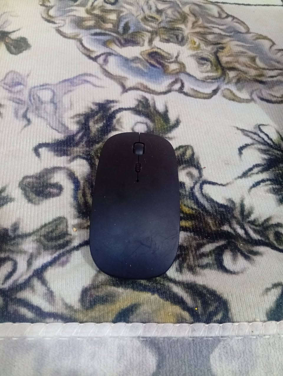 سلام عليكم لابتوب Lenovo
Tnikpad كور i5 جيل 7 
1/رام 8
2/هارد ssd256
3/شاشه حجم 14
نضافه 100/100 مستخدم سبوع 1
(شاحنه 56واط )
الملحقات التجي ويه الابتوب 
1/جنطه 
2/ماوس لا سلكي و ماوس واير
3/مبرد لابتوب من شركة TiGER
السعر (250)و بيها مجال قليل 
العنوان ميسان حي الشهداء للستفسار الاتصال على الرقم 
(***********)
