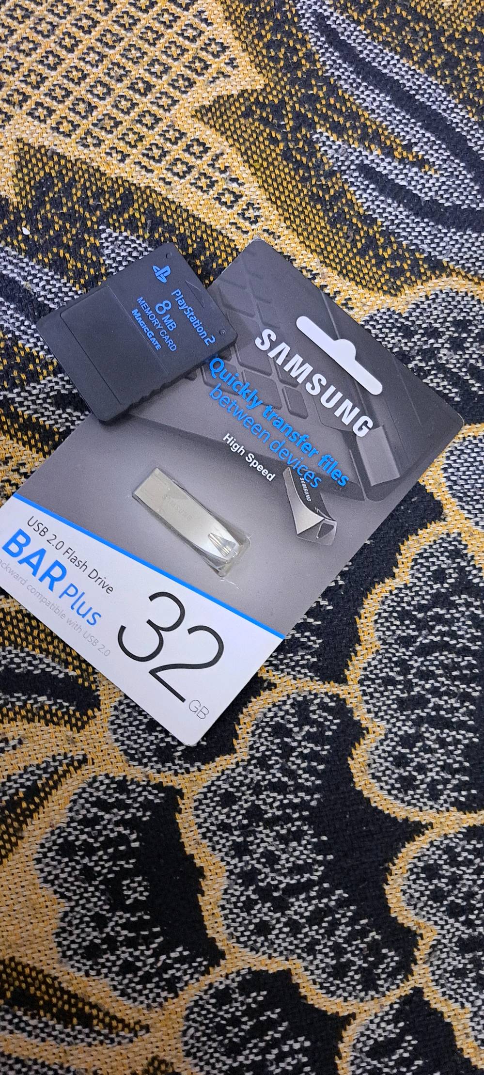 لاعنوان بغداد حي الجهاد المخابرات
بلي 2 نظيف جدا 
اختيار اللون اسود او فضي
مع يدة التحكم الاصلية صاير بي قطع و مصلح  يشتغل نفس ما جان 
و يدة تحكم تجارية
مع فلاش ميموري بي40 لعبة 
و كارت ميموري للتشغيل 
و التوصيلات مالتة المحولة و اسلاك الصورة