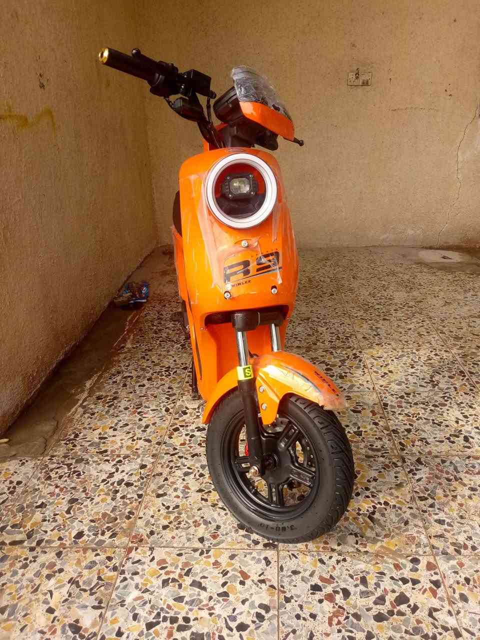 سلام عليكم دراجه ار 9 ولي خمس بطاريات صار الاسبوع من اشتريتها  مكان بغداد هذا رقمي *********** 550
